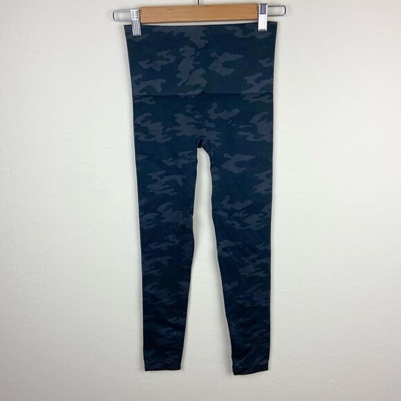 Spanx Look At Me Now Leggings - Black Camo - Picture 6 of 8